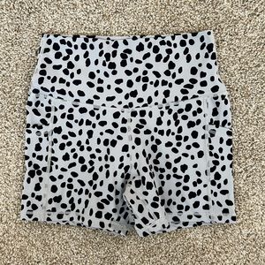 Amazon Sunzel “snow leopard” biker shorts size medium